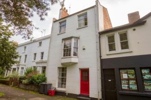 2 Binswood Avenue